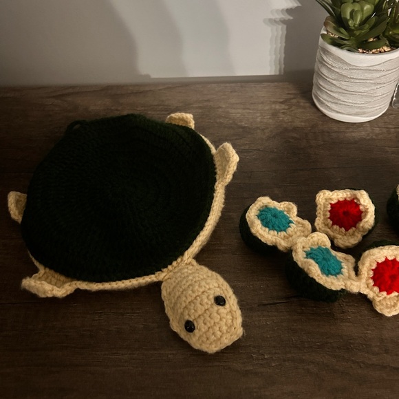 Crochet Turtle with baby’s. NWOT - Picture 3 of 11